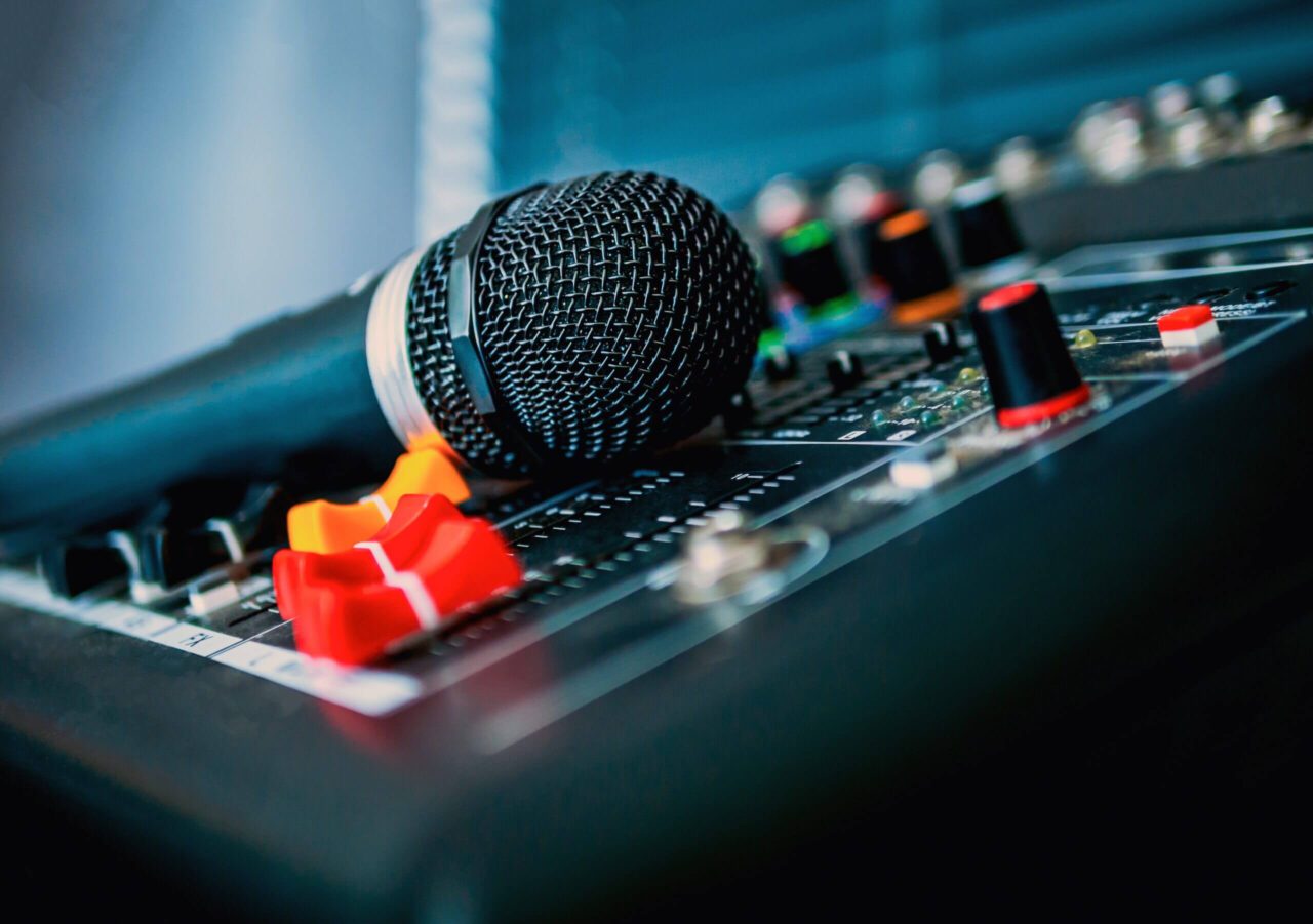 close up,microphone,on,sound,mixer,in,live,broadcasting,studio,producer