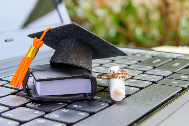 online,learning,or,e learning,and,online,graduate,certificate,program,concept