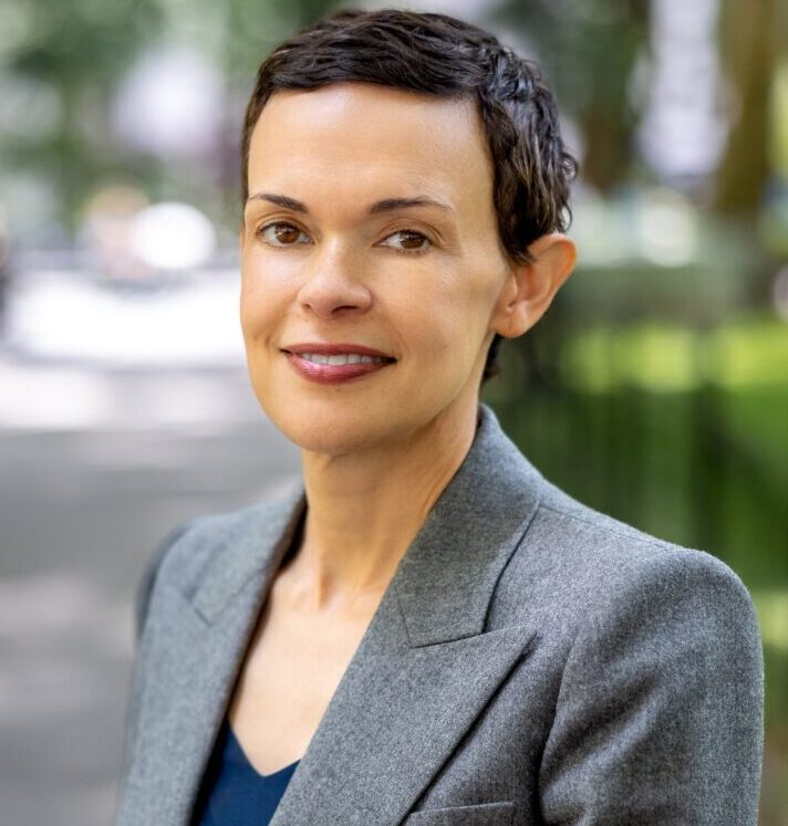 siobhan stewart headshot